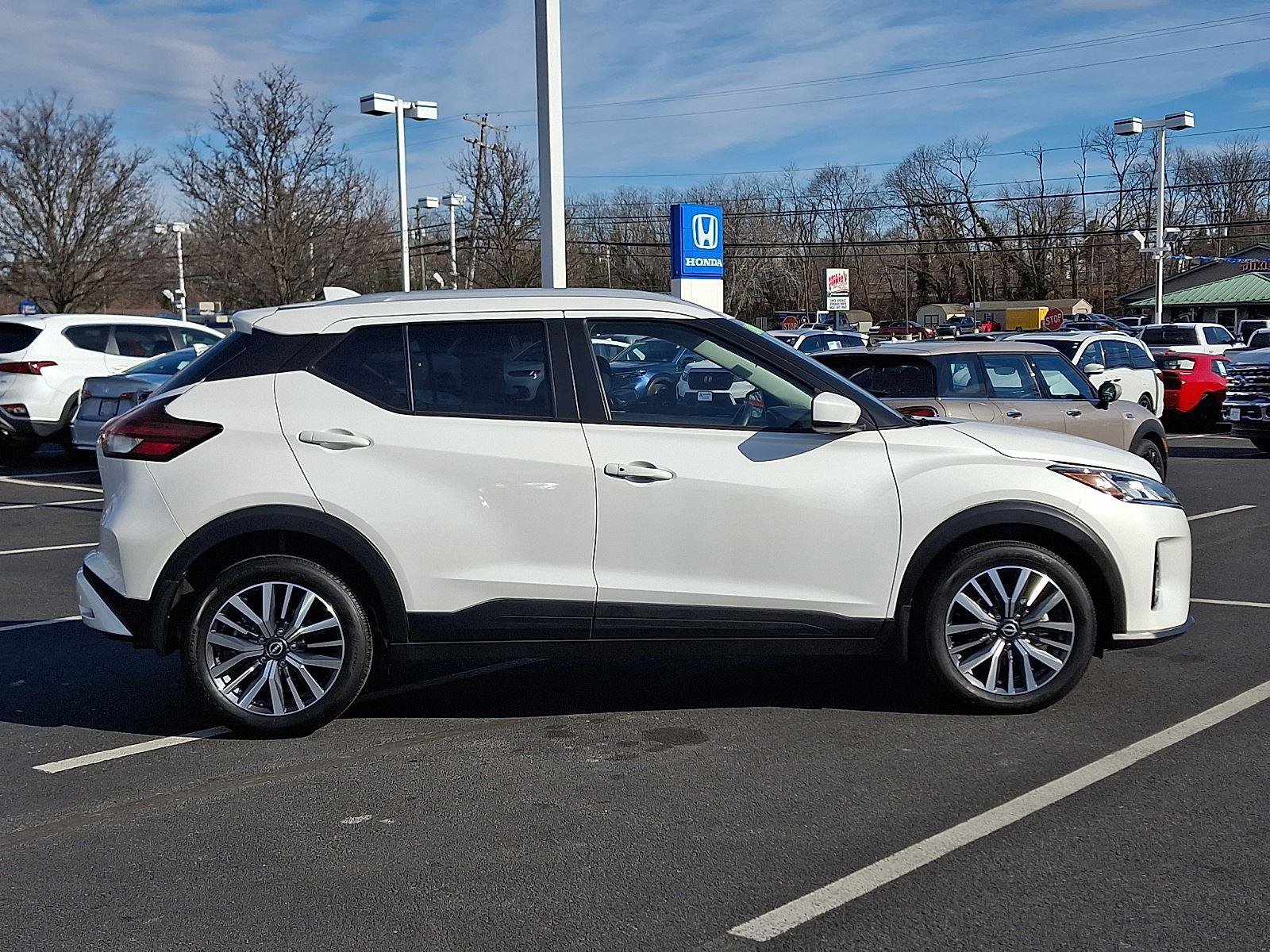 Used 2024 Nissan Kicks SV image 7