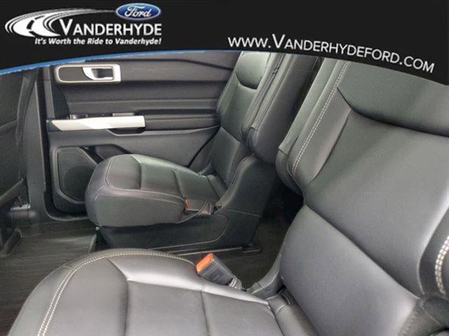 Used 2023 Ford Explorer XLT w/ Equipment Group 202A image 11