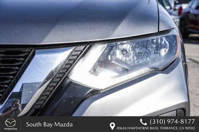 Used 2018 Nissan Rogue SV image 4