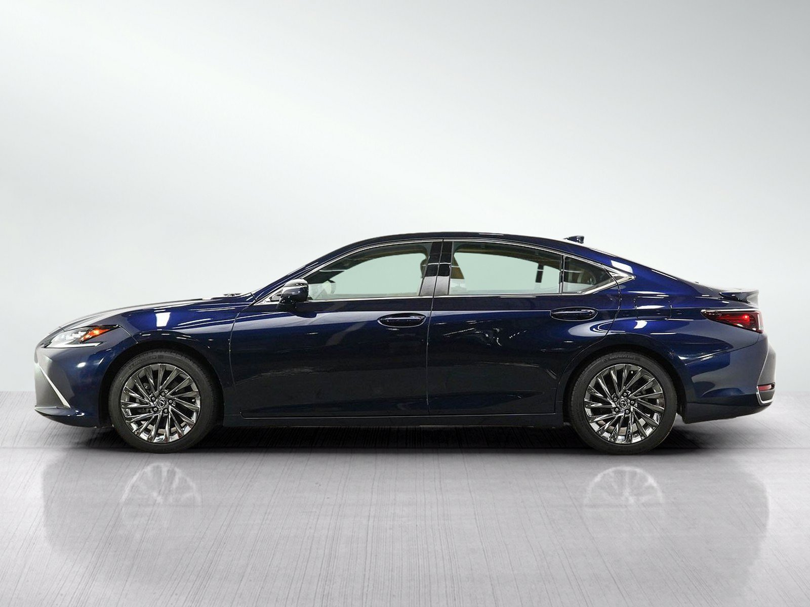 Used 2024 Lexus ES 300h FWD image 2