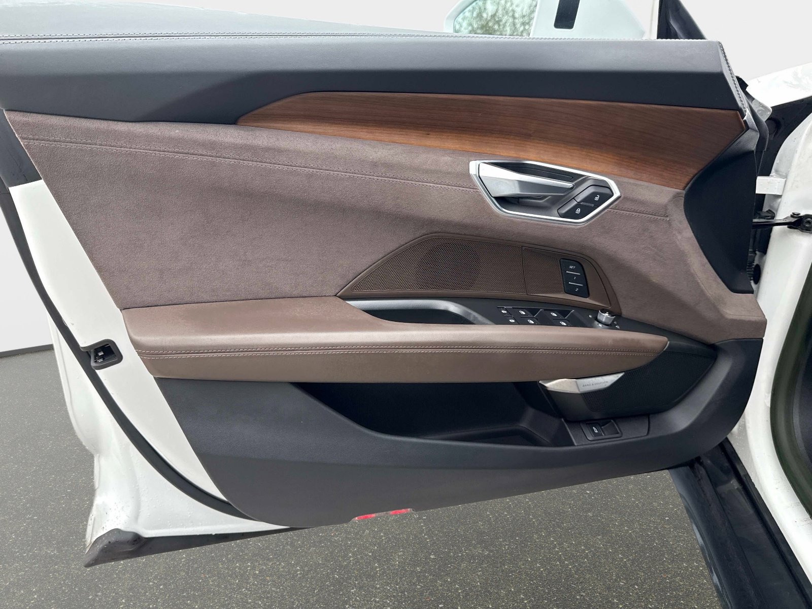 Used 2023 Audi e-tron GT Prestige image 17