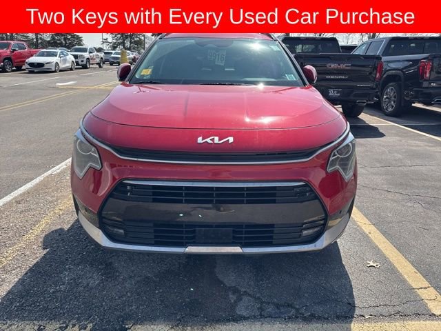 Used 2025 Kia Niro SX image 2