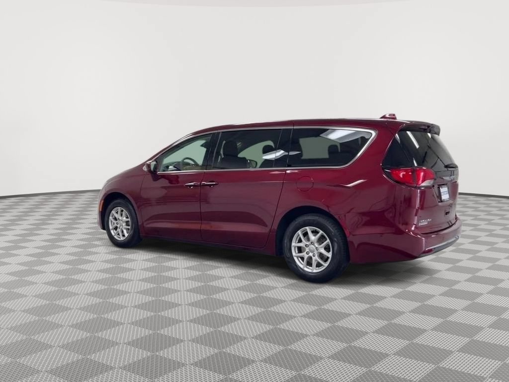 Used 2020 Chrysler Pacifica Touring w/ Advanced Safetytec Group FWD image 6