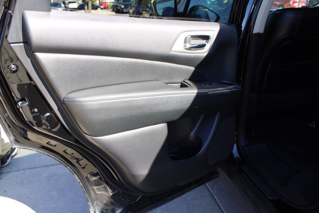 Used 2018 Nissan Pathfinder SL w/ Cargo Package image 28