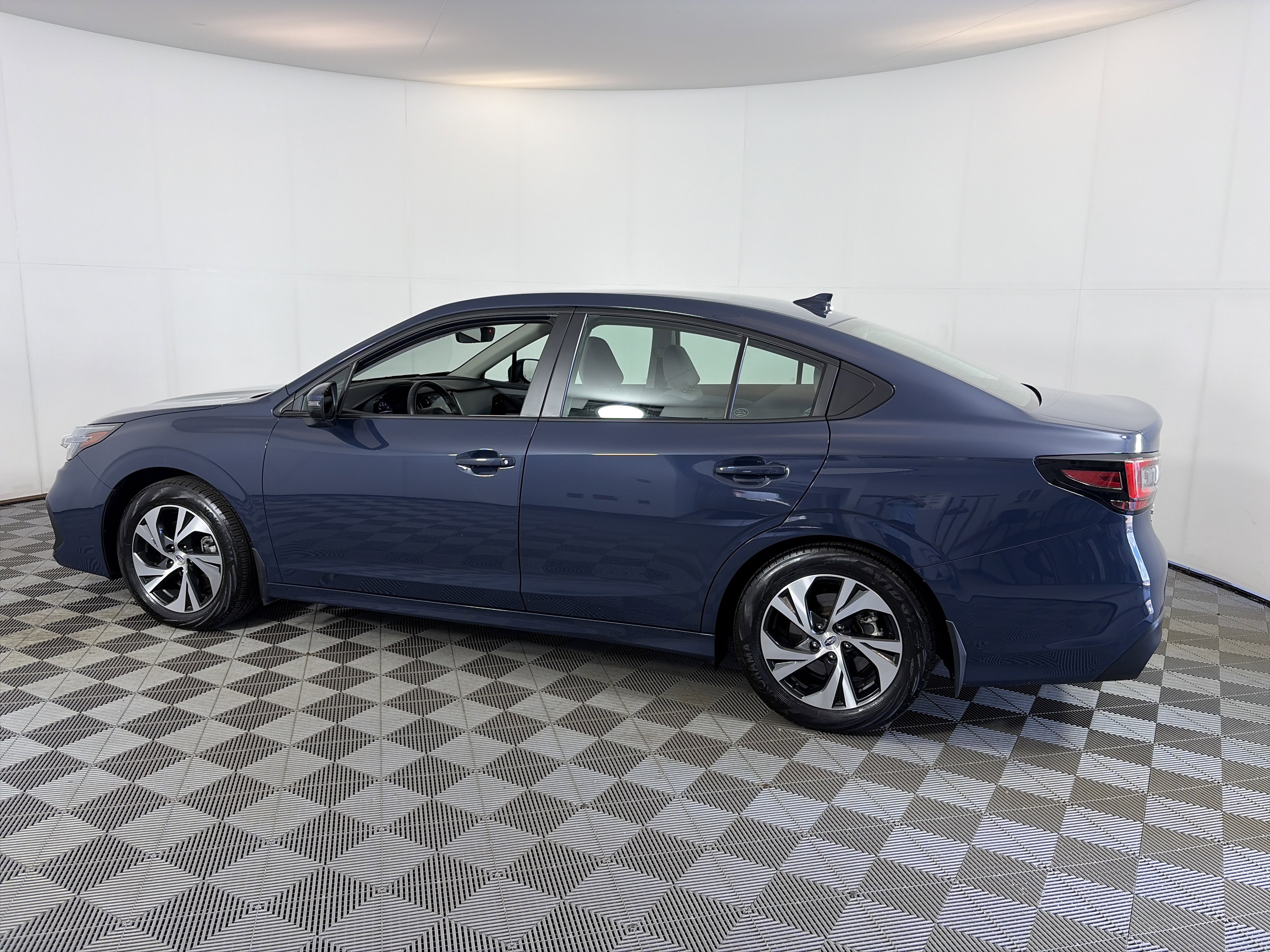 Used 2025 Subaru Legacy Premium w/ Popular Package #1A image 4