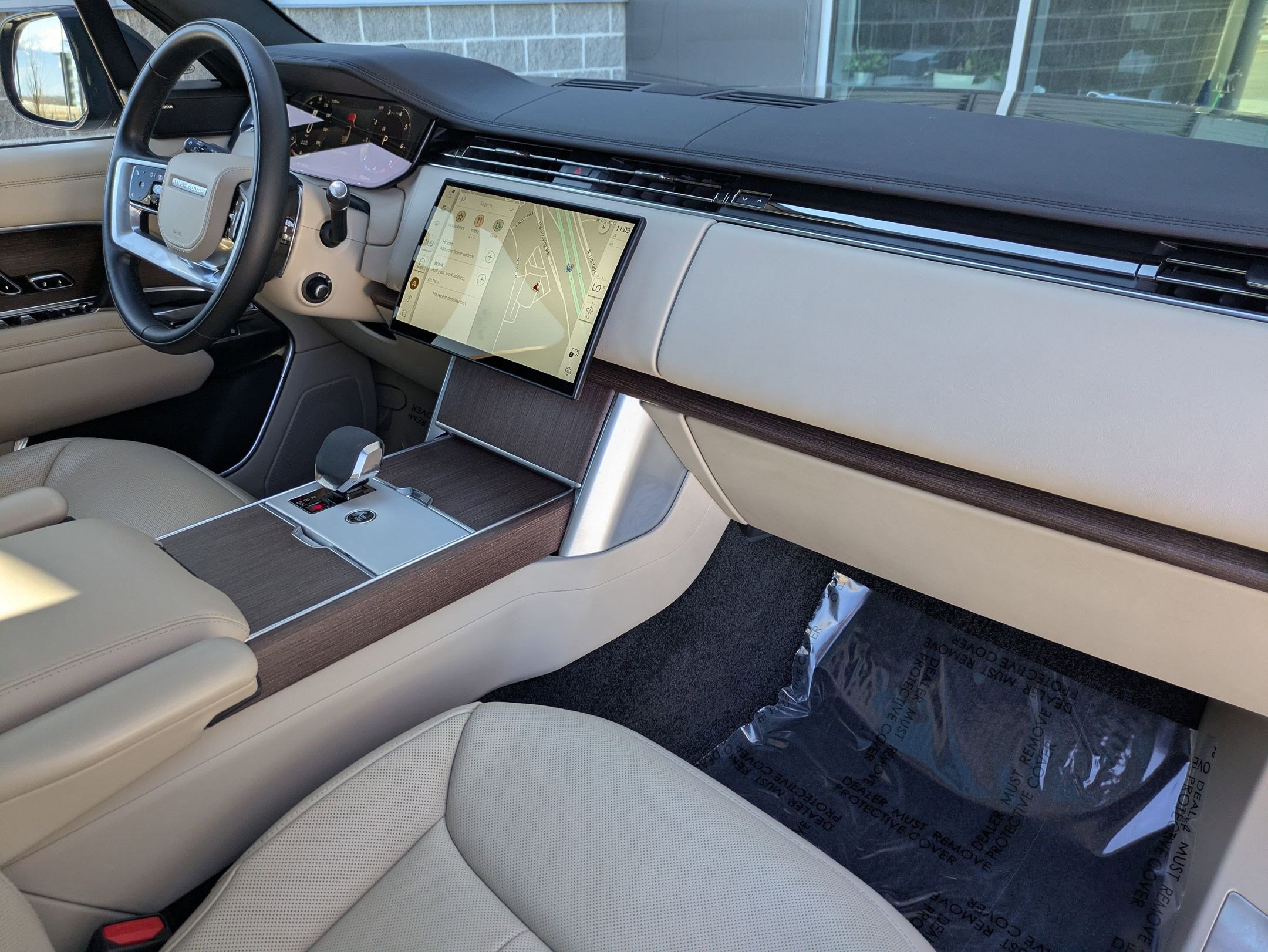 Certified 2024 Land Rover Range Rover SE image 31