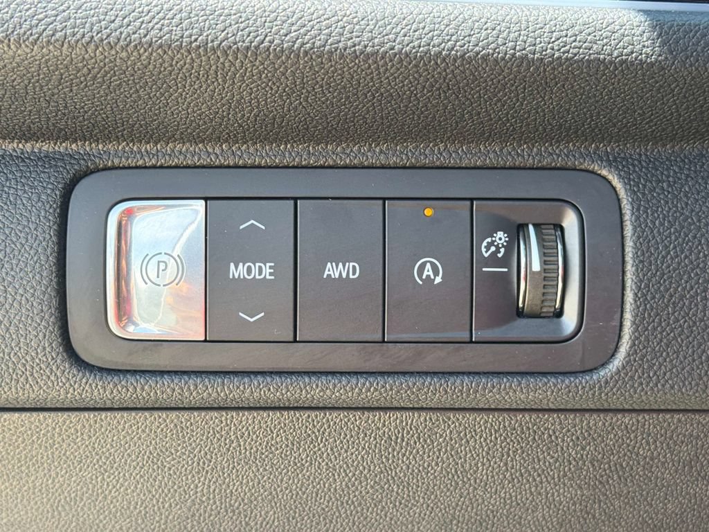 Used 2025 Chevrolet Traverse Z71 w/ Enhanced Driving Package AWD/4WD image 32