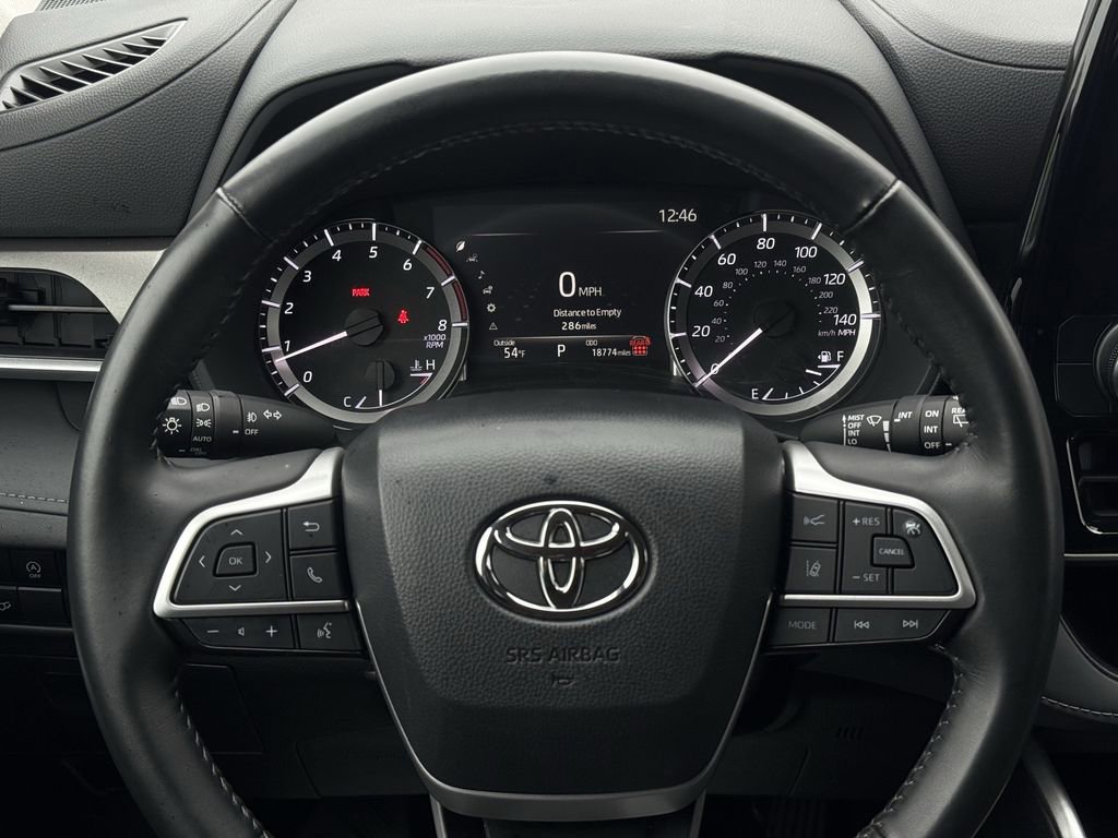 Used 2024 Toyota Highlander Limited image 16