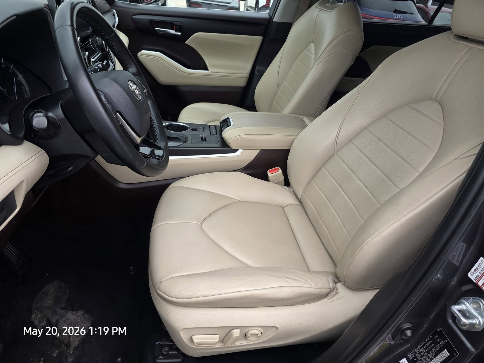 Used 2021 Toyota Highlander XLE FWD image 13