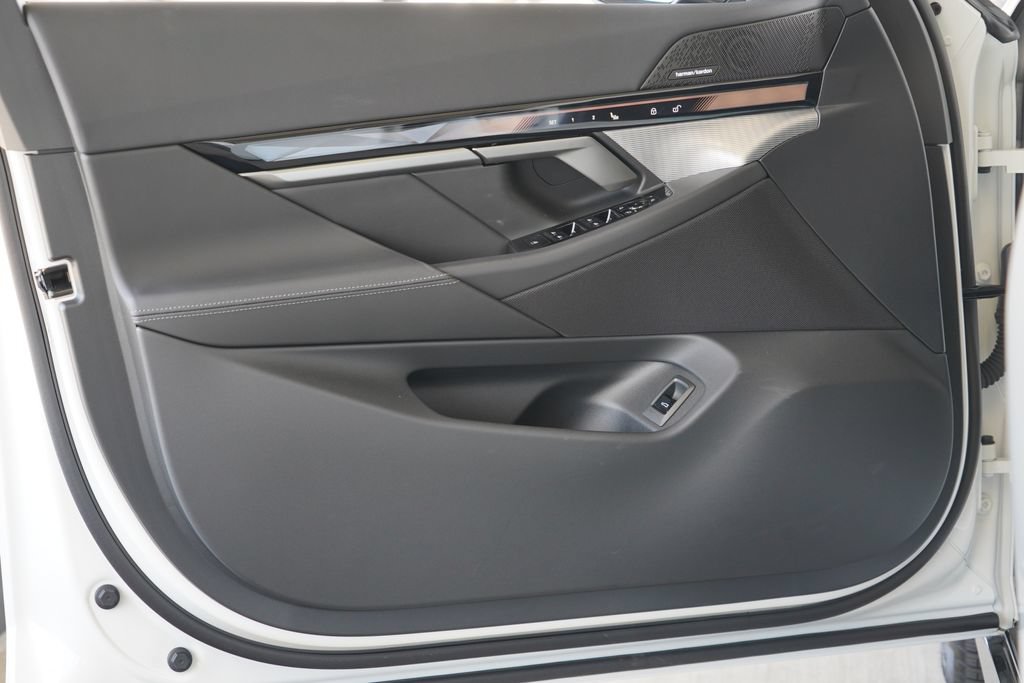 New 2027 BMW 530i w/ M Sport Package RWD image 9