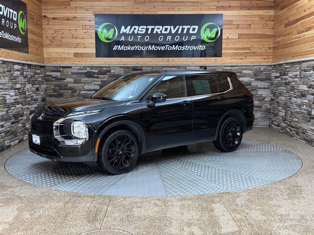 Used 2023 Mitsubishi Outlander SE Black Edition image 5
