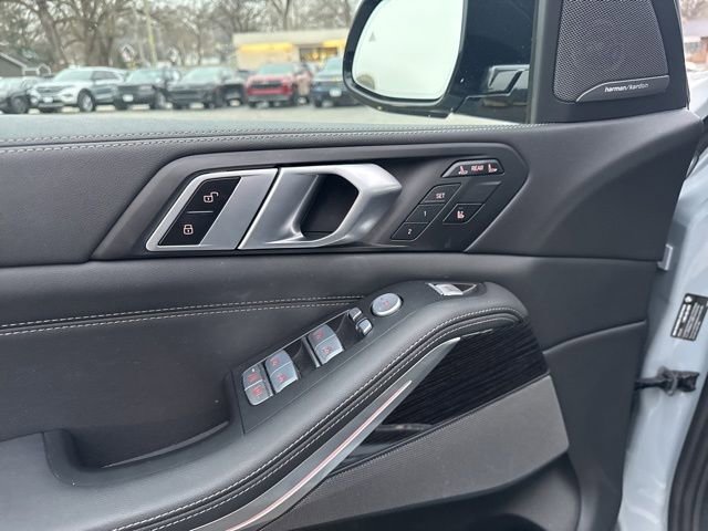 Used 2024 BMW X7 xDrive40i w/ M Sport Package image 17