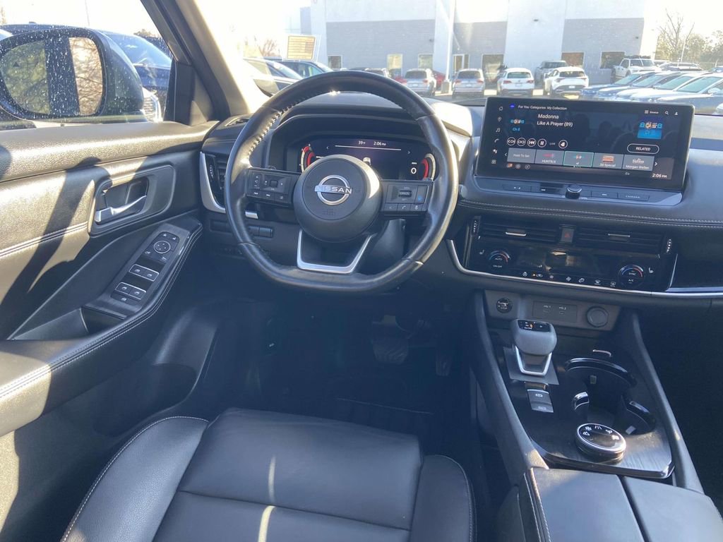 Used 2024 Nissan Rogue SL image 12