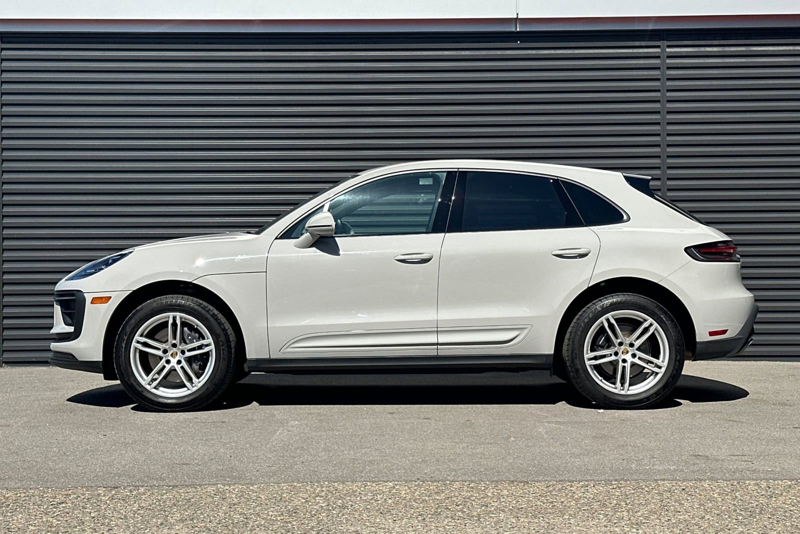 Used 2025 Porsche Macan image 2