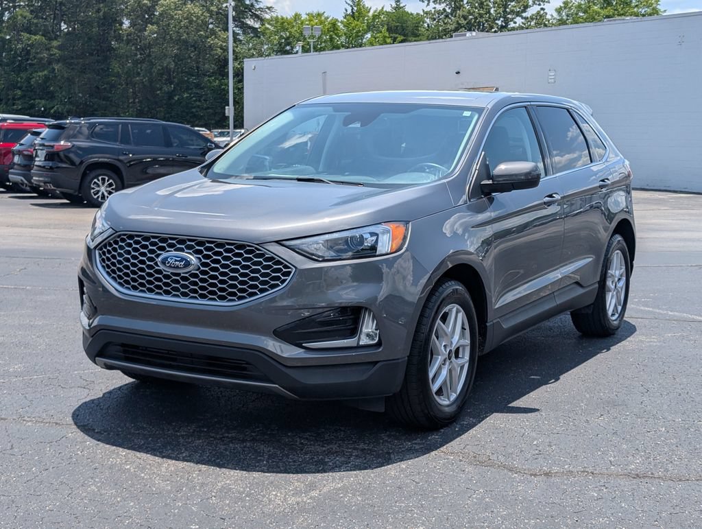 Used 2024 Ford Edge SEL w/ Convenience Package AWD/4WD image 3