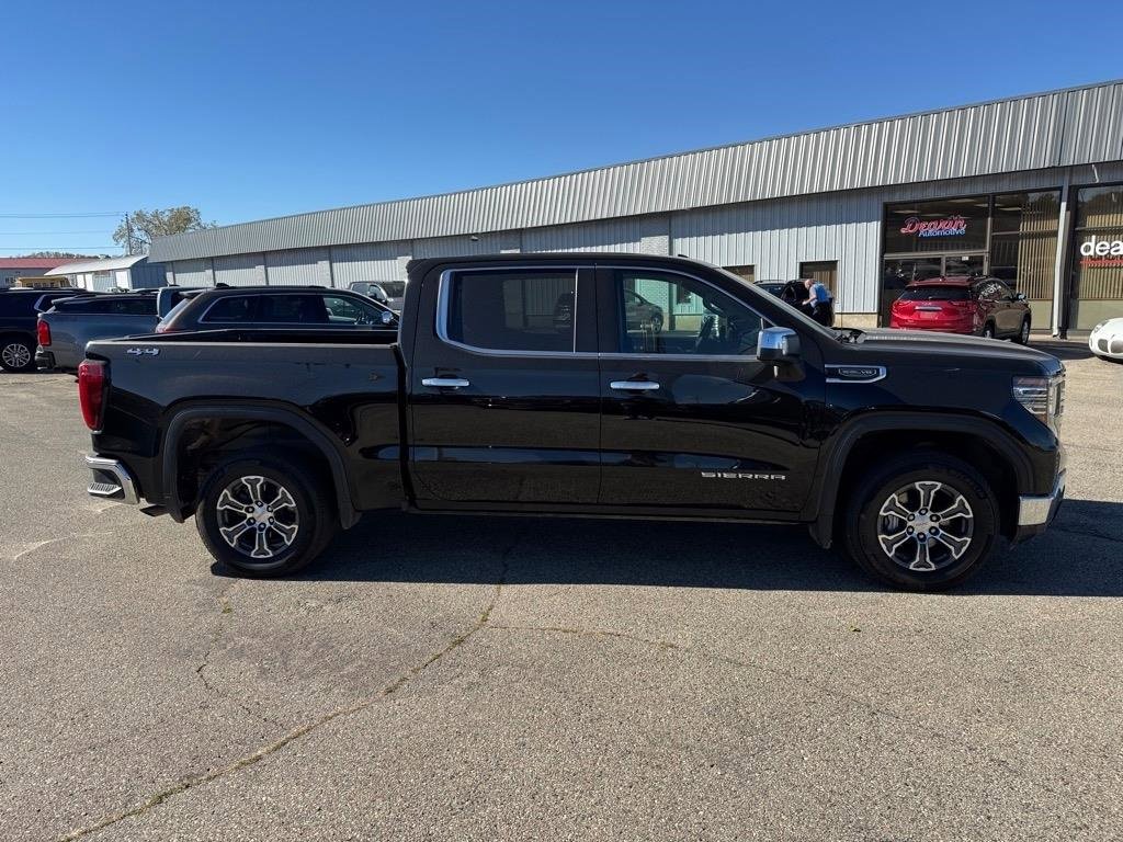 Used 2024 GMC Sierra 1500 SLT image 2