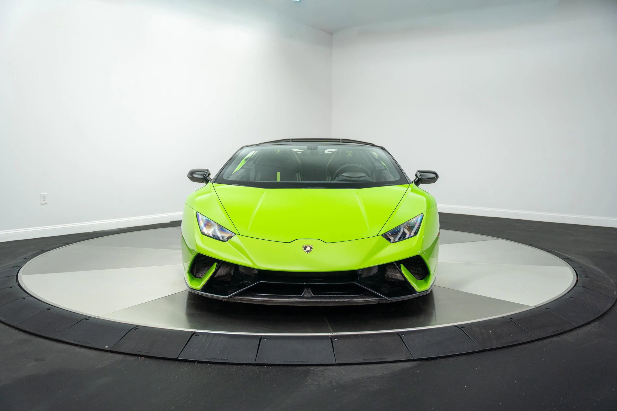 Used 2019 Lamborghini Huracan Performante image 6
