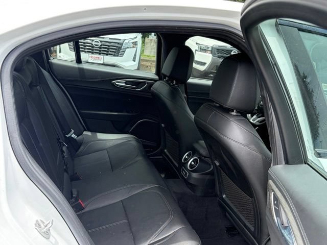 Used 2023 Alfa Romeo Giulia Ti AWD/4WD image 43