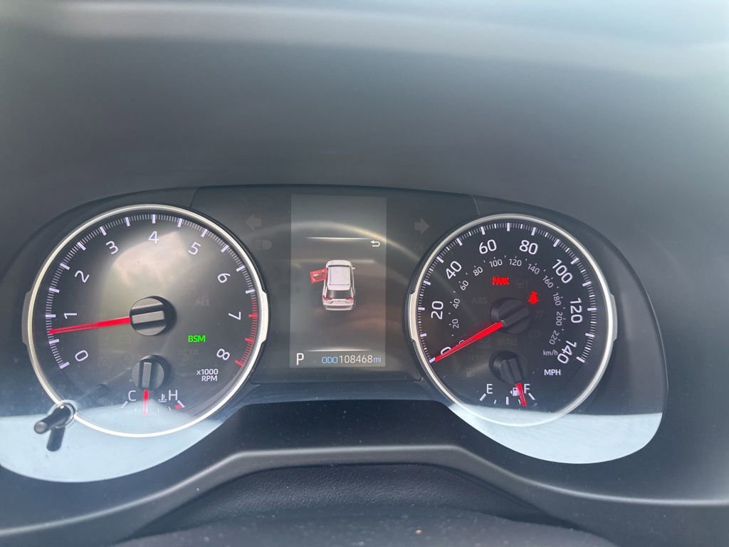 Used 2019 Toyota RAV4 XLE w/ Convenience Package AWD/4WD image 1