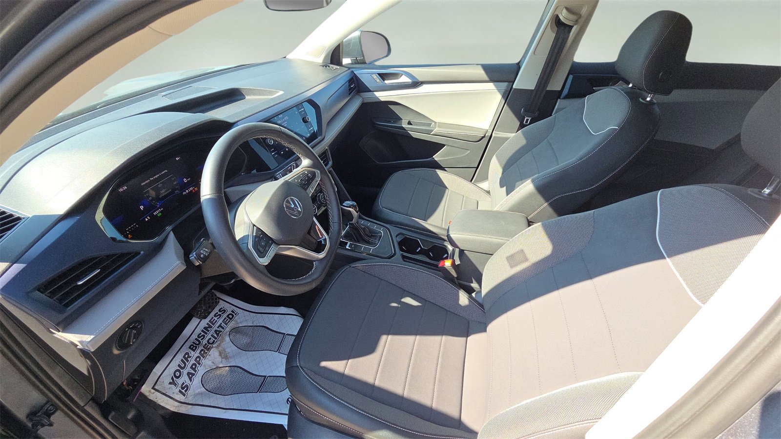 Used 2024 Volkswagen Taos SE image 27