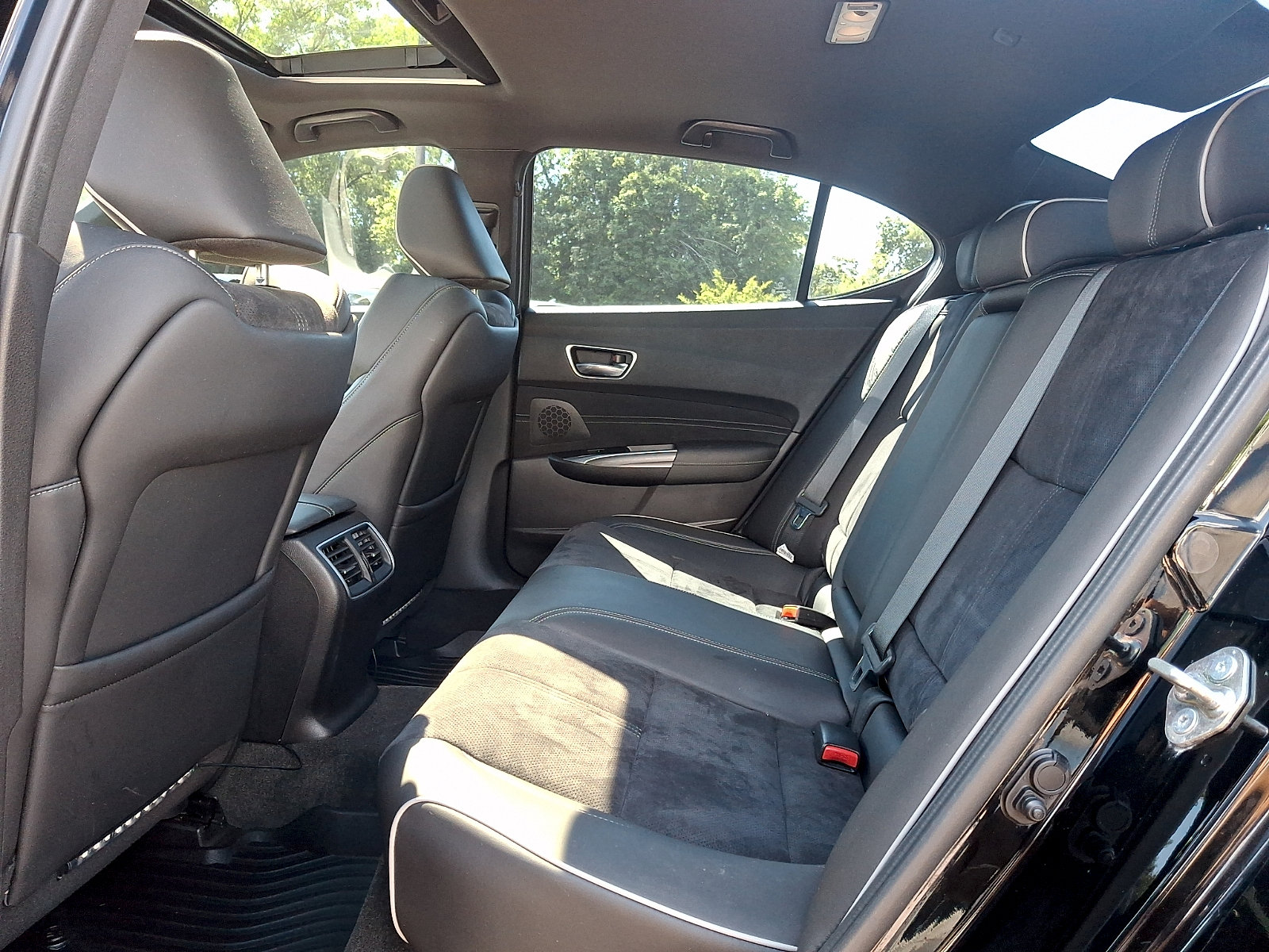Used 2018 Acura TLX V6 w/ Technology & A-SPEC Pkg AWD/4WD image 10
