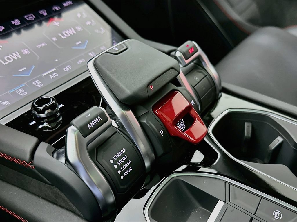 Used 2025 Lamborghini Urus SE AWD/4WD image 17