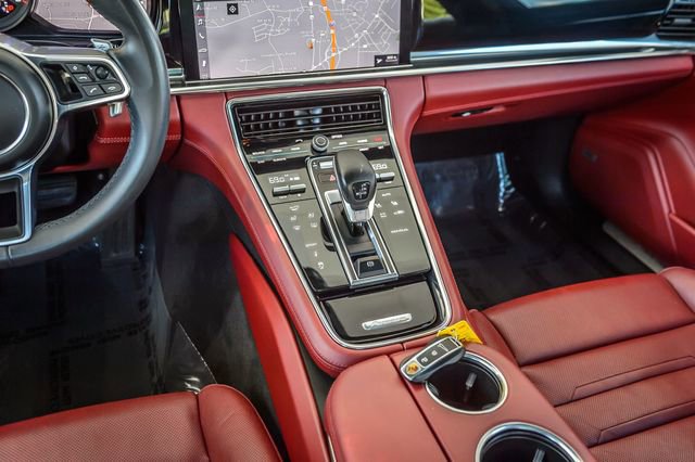 Used 2020 Porsche Panamera image 30