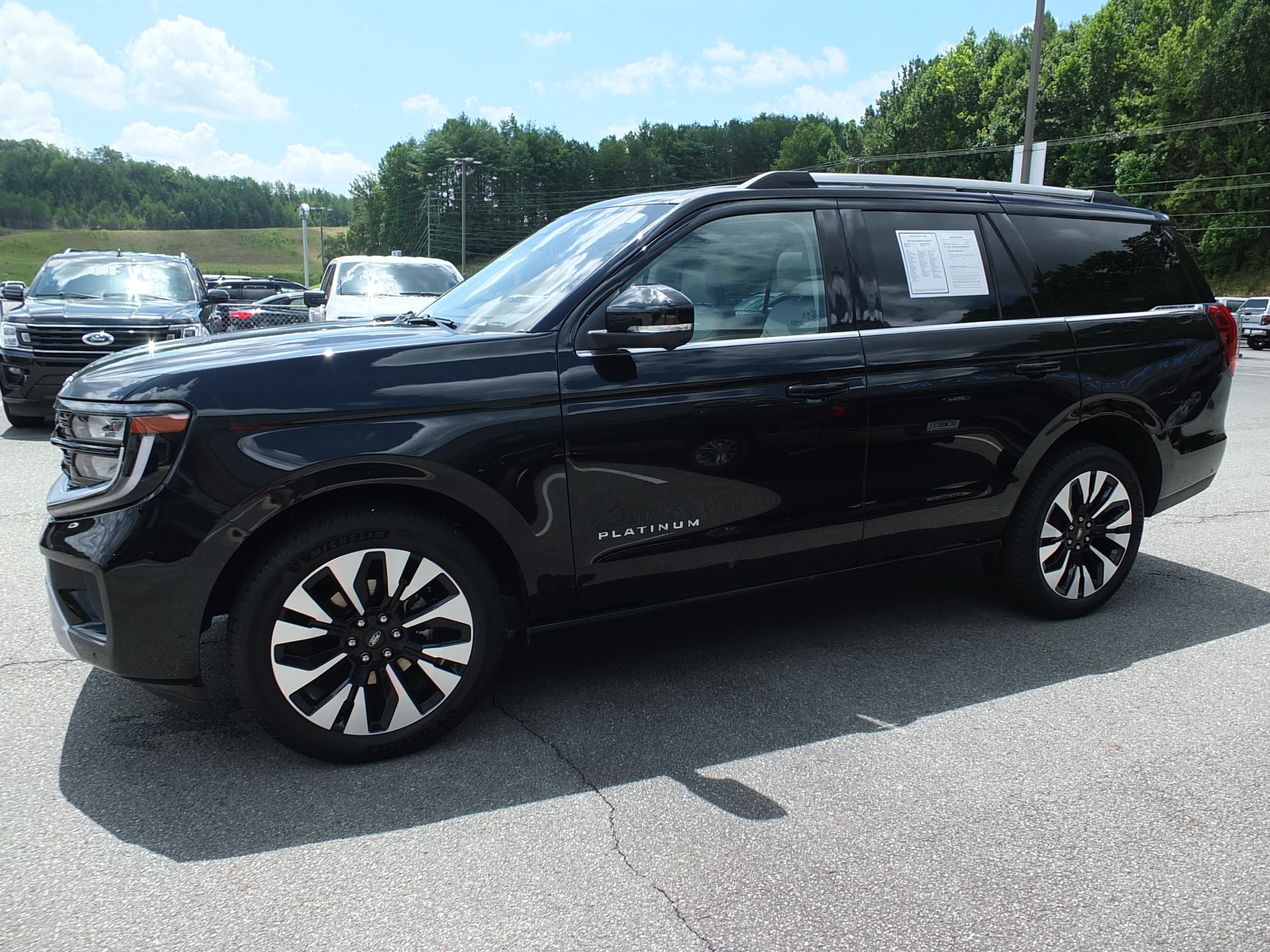 Used 2025 Ford Expedition Platinum w/ Driver's Package AWD/4WD image 6