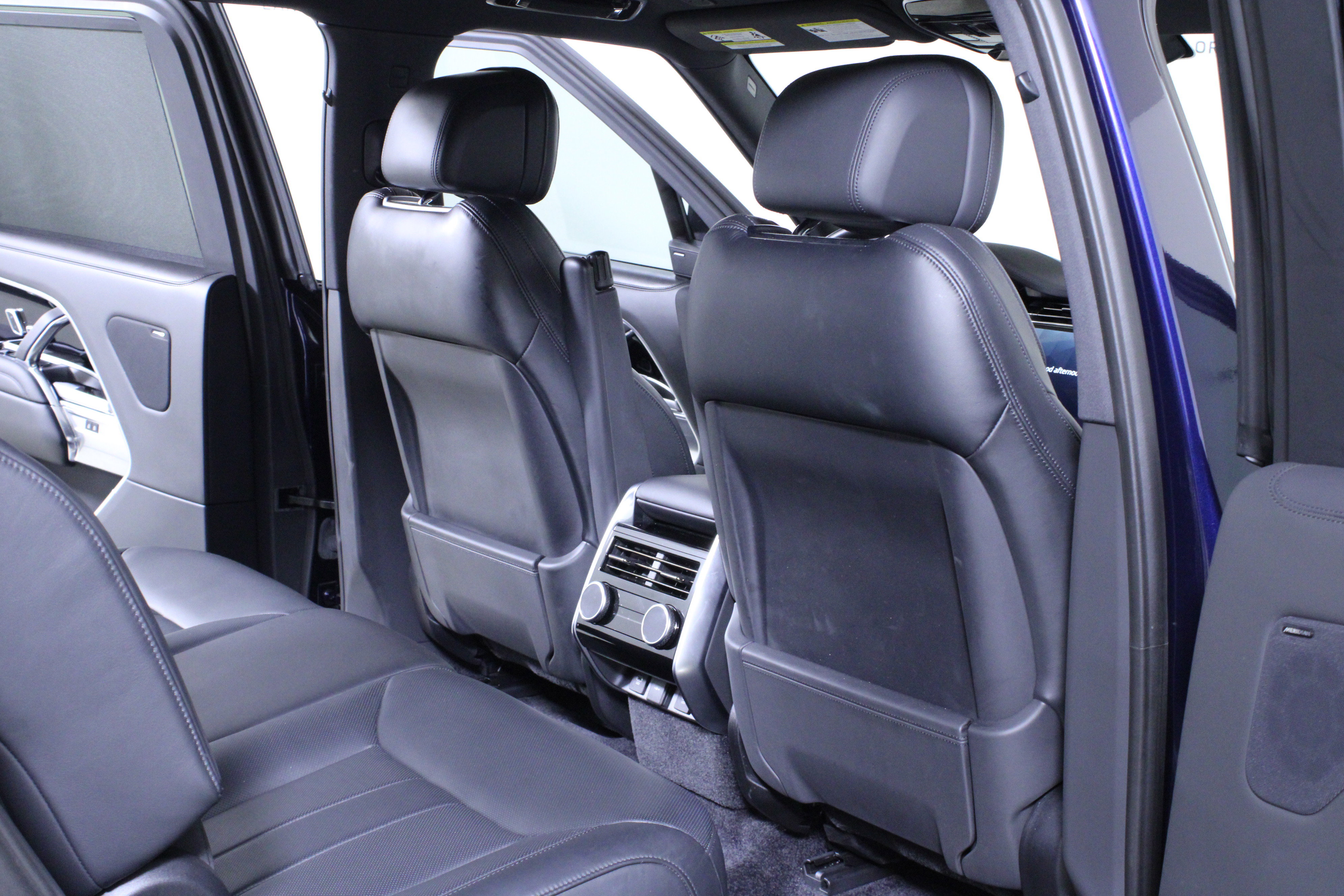 Used 2023 Land Rover Range Rover Long Wheelbase SE image 14