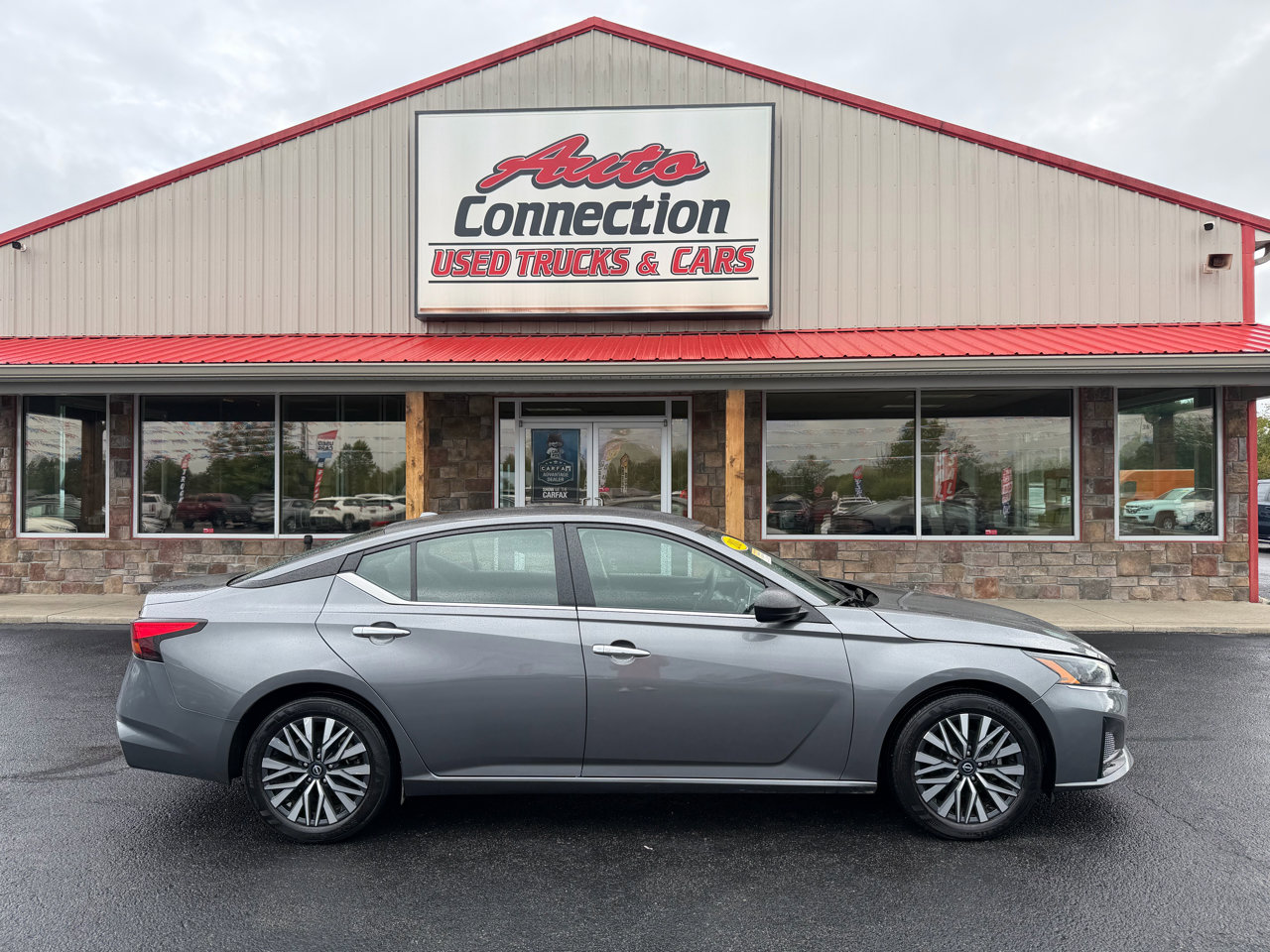 Used 2024 Nissan Altima 2.5 SV image 3