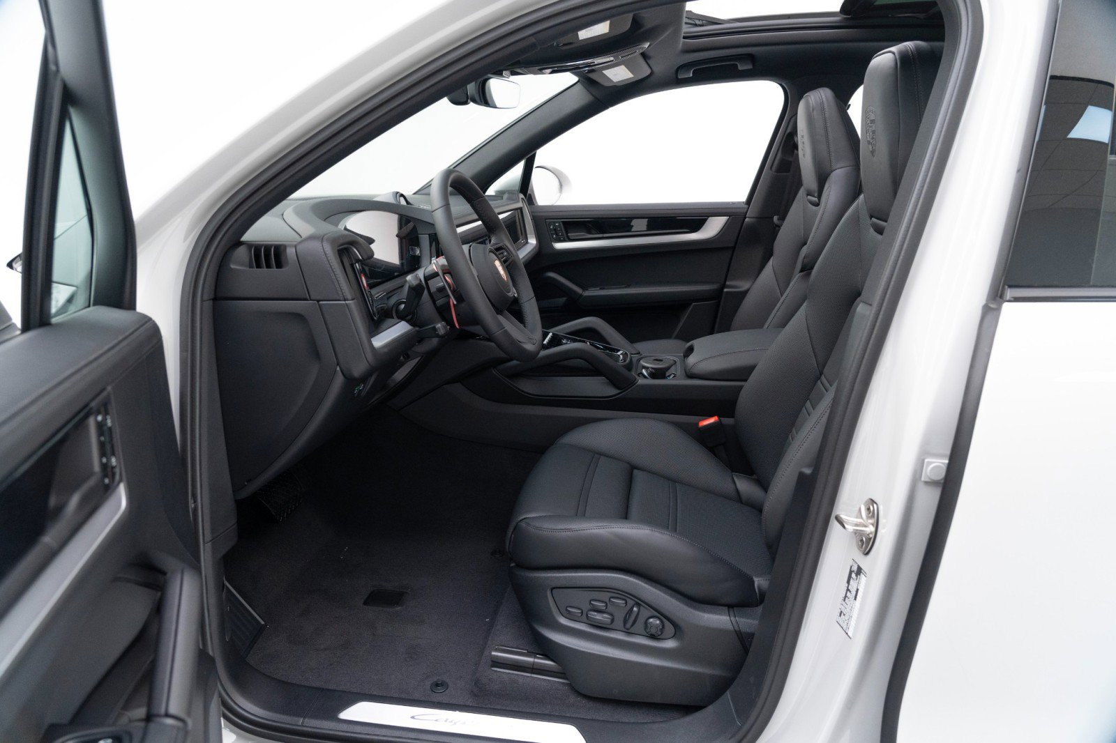 New 2025 Porsche Cayenne image 17