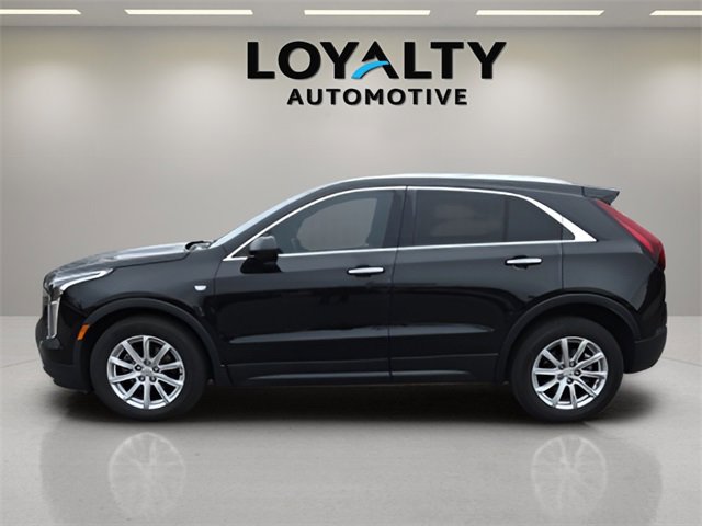 Used 2022 Cadillac XT4 Luxury w/ Cold Weather Package image 2