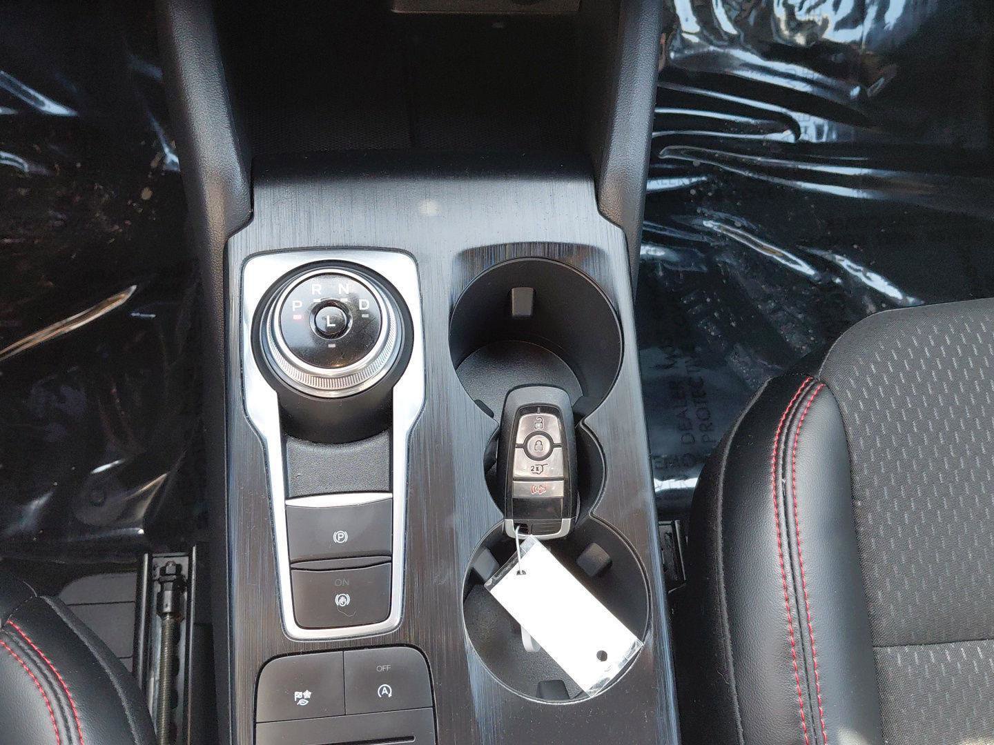 Used 2025 Ford Escape ST-Line image 30