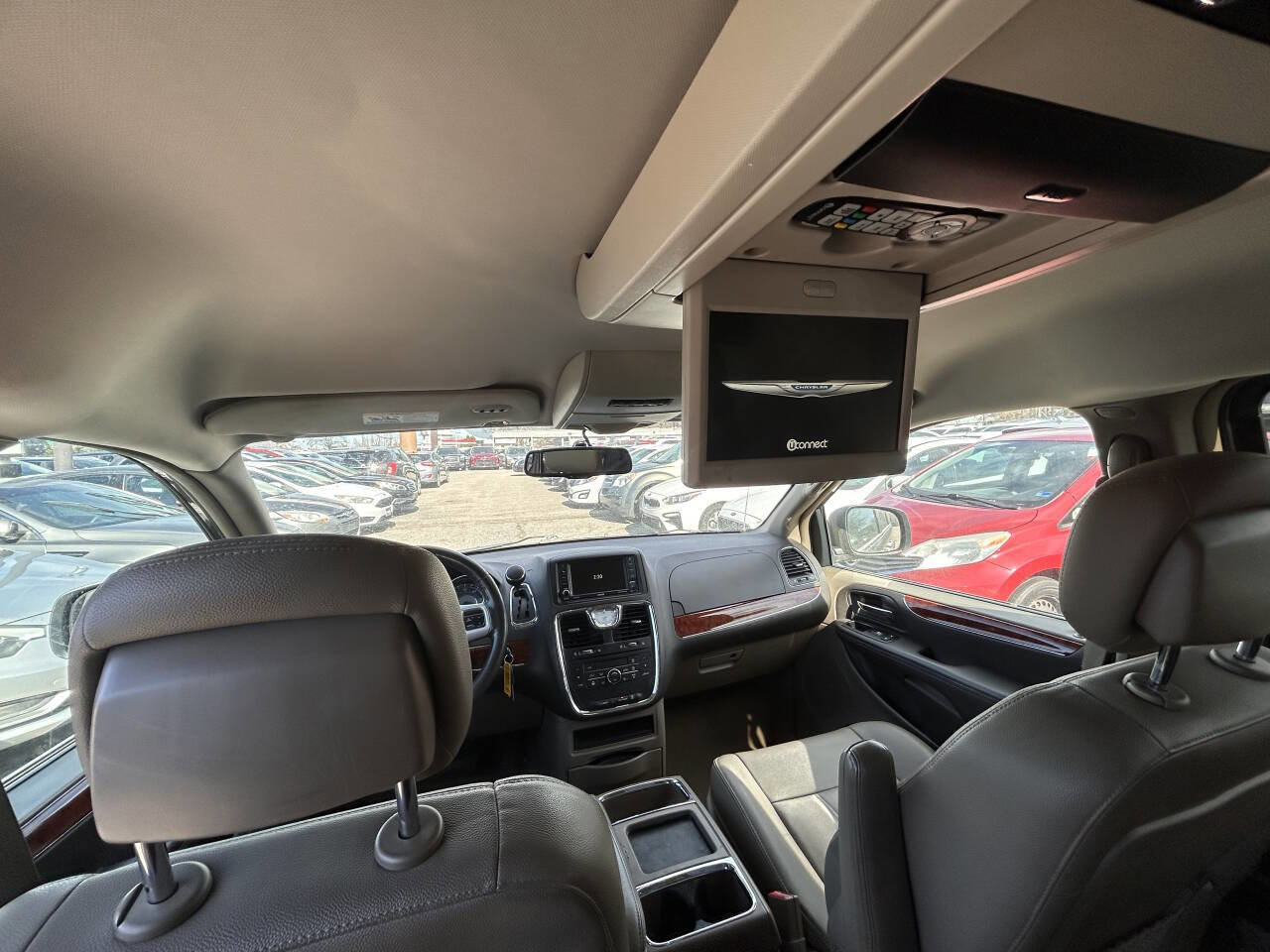 Used 2015 Chrysler Town & Country Touring w/ Driver Convenience Group image 5
