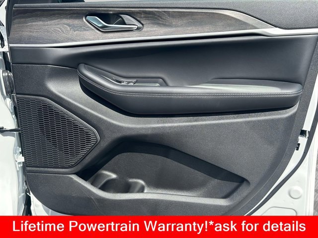 New 2026 Jeep Grand Cherokee Altitude AWD/4WD image 21