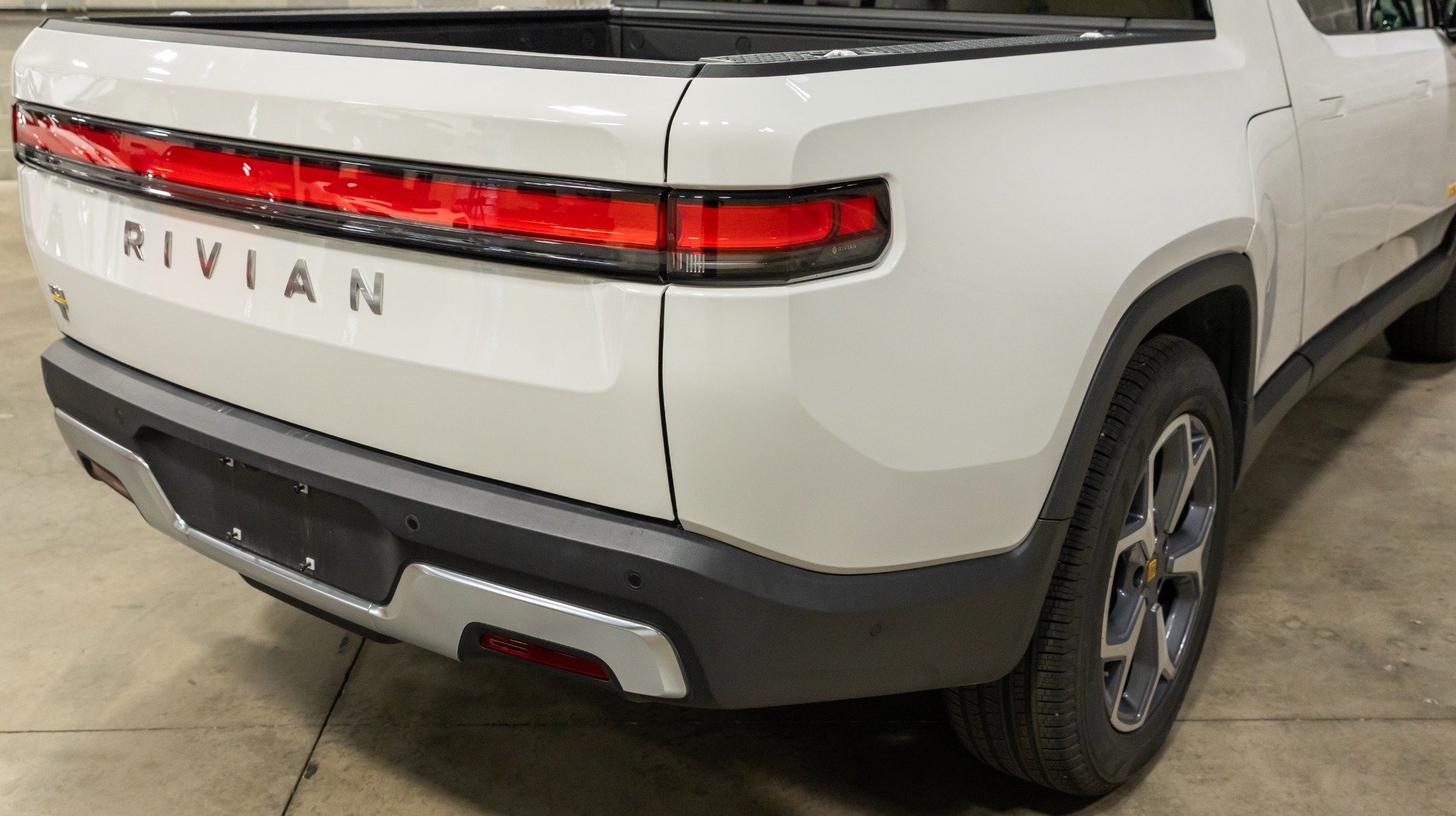 Used 2022 Rivian R1T Adventure AWD/4WD image 23