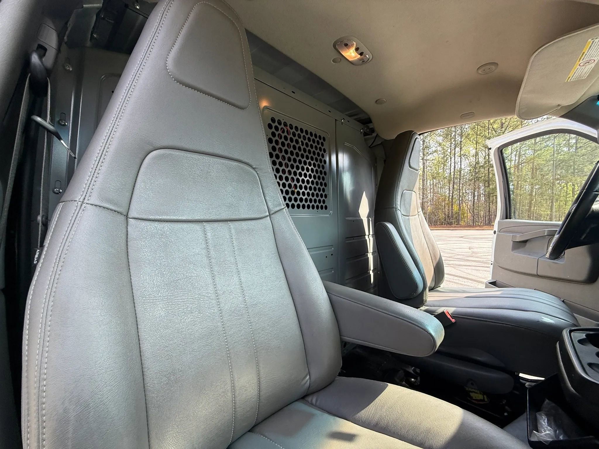 Used 2016 Chevrolet Express 2500 image 16