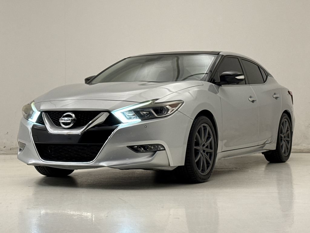 Used 2017 Nissan Maxima Platinum w/ Medallion Package FWD image 2