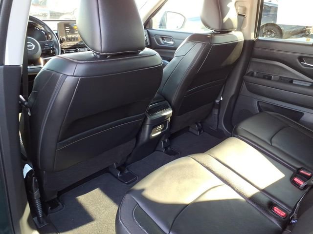 Certified 2025 Nissan Pathfinder SL image 13