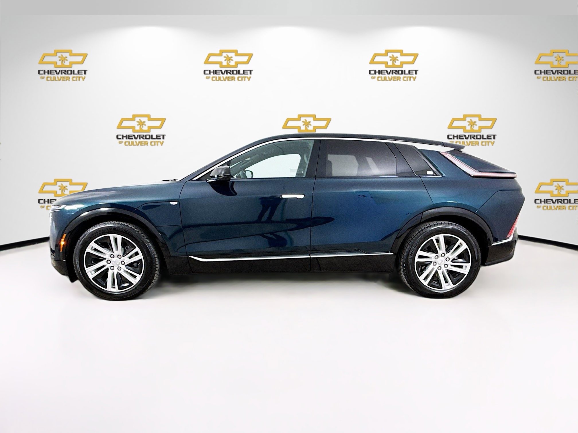 Used 2024 Cadillac Lyriq Tech AWD/4WD image 4