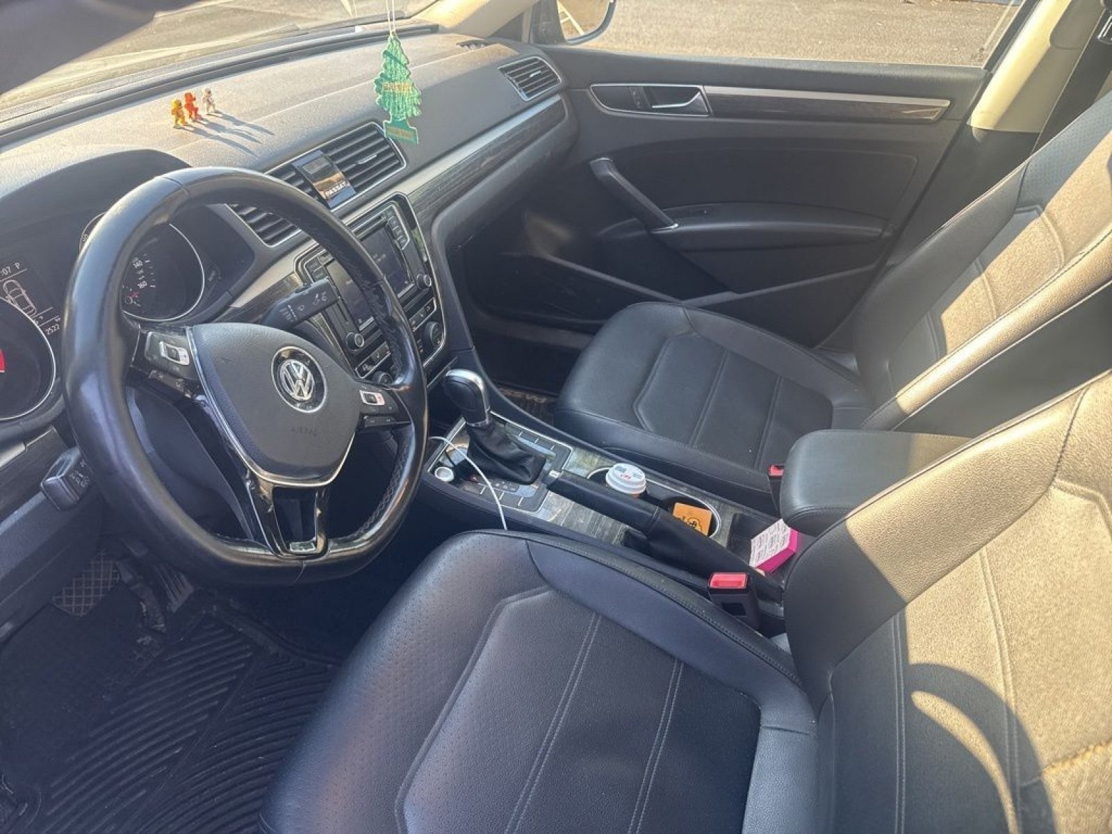Used 2018 Volkswagen Passat 2.0T SE FWD image 10