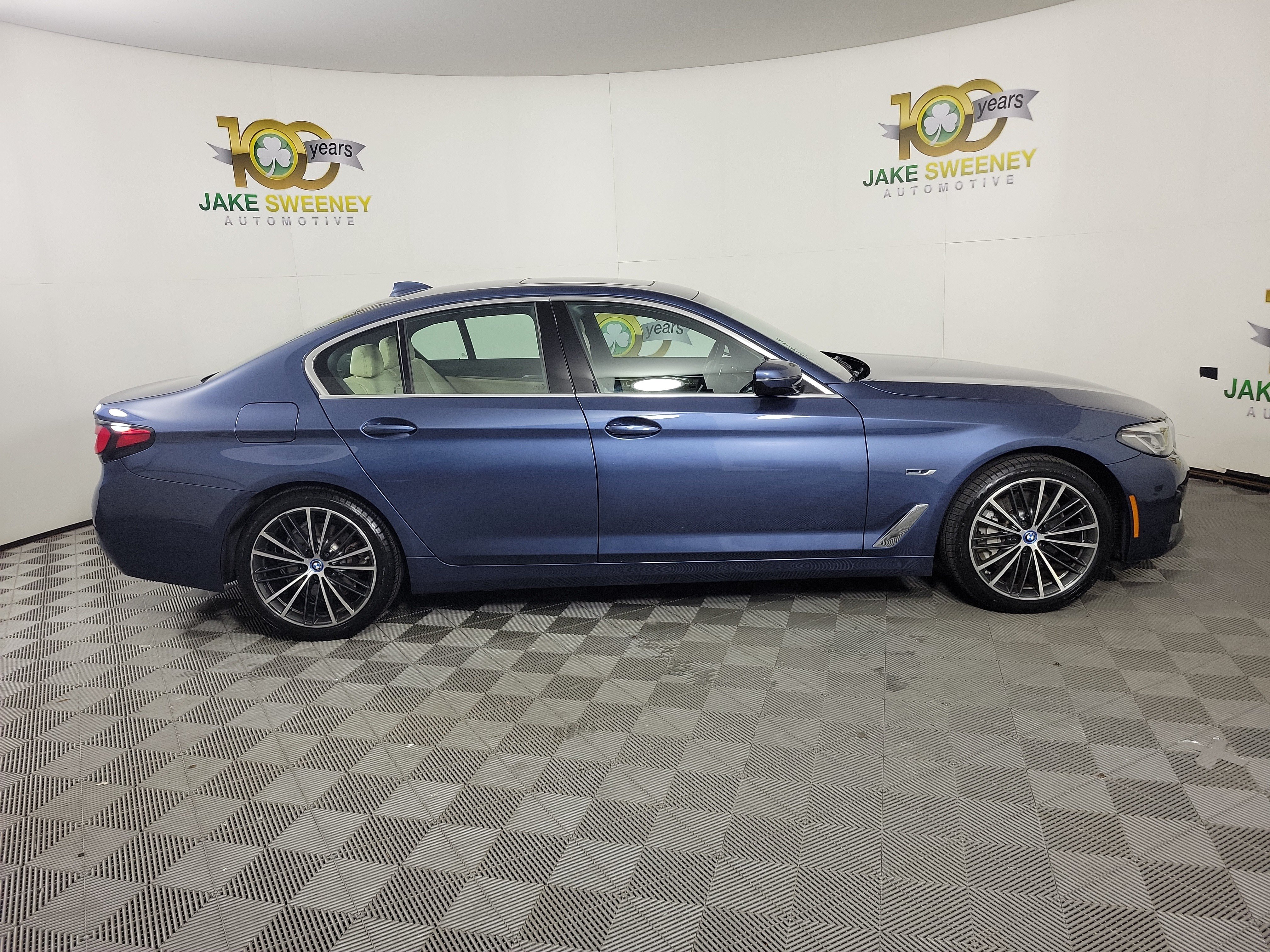 Certified 2023 BMW 530e xDrive w/ Convenience Package AWD/4WD image 8