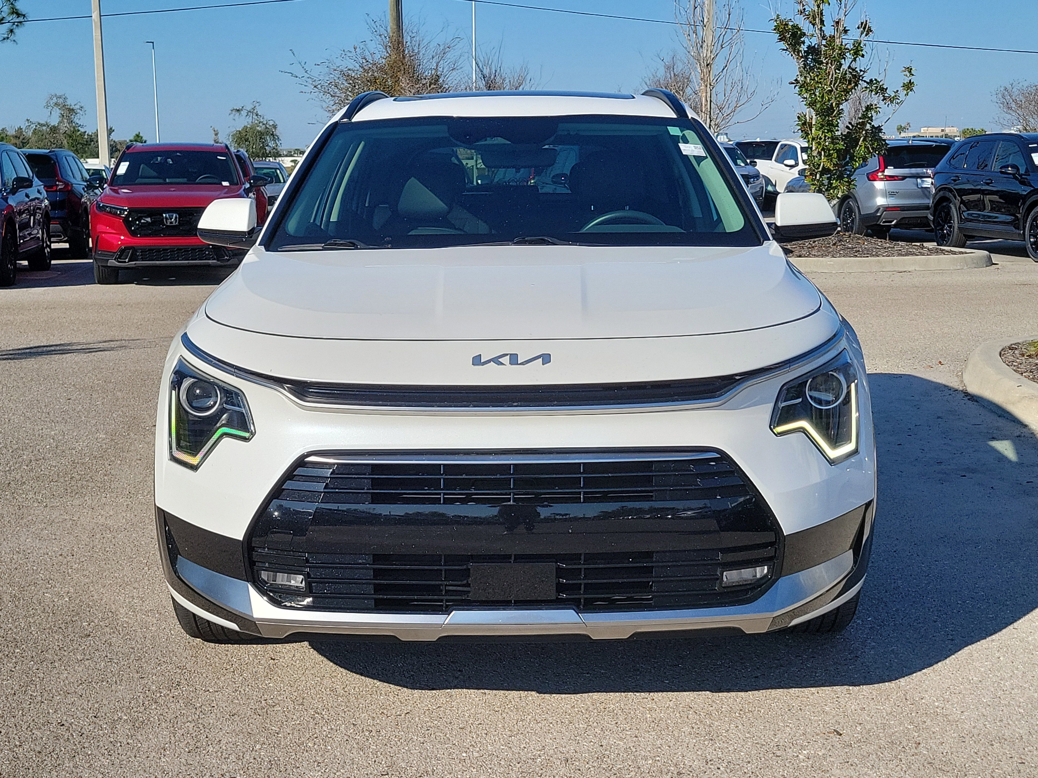 Used 2023 Kia Niro EX Touring video 2