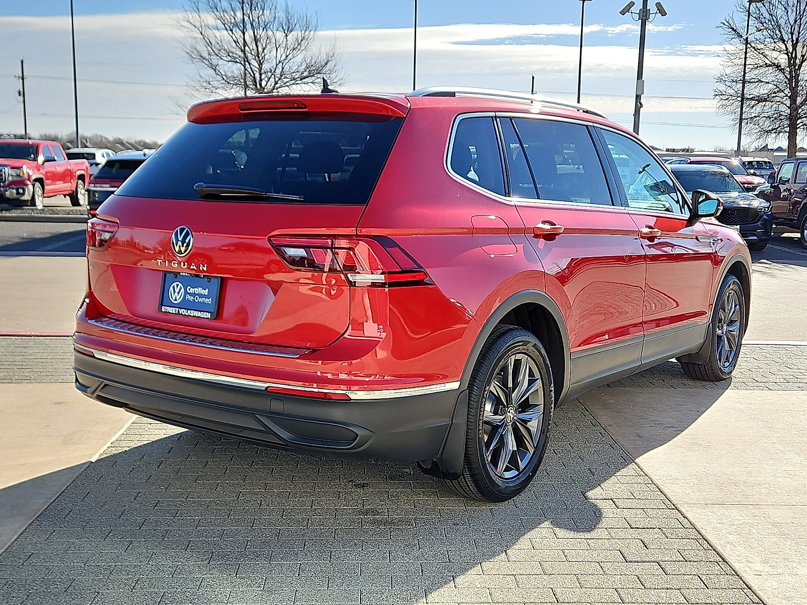 Certified 2022 Volkswagen Tiguan SE image 3