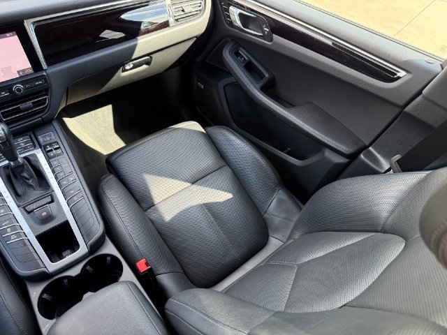 Used 2021 Porsche Macan AWD/4WD image 23