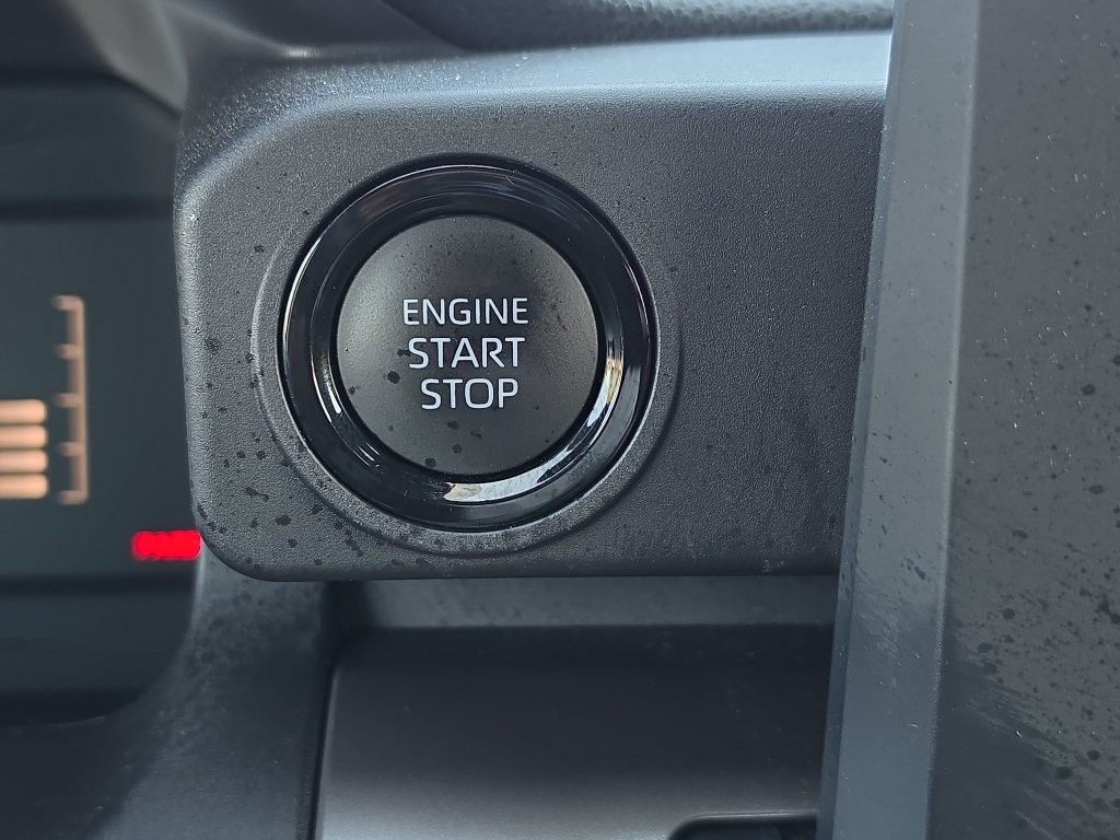 Certified 2025 Toyota Tacoma SR5 AWD/4WD image 27