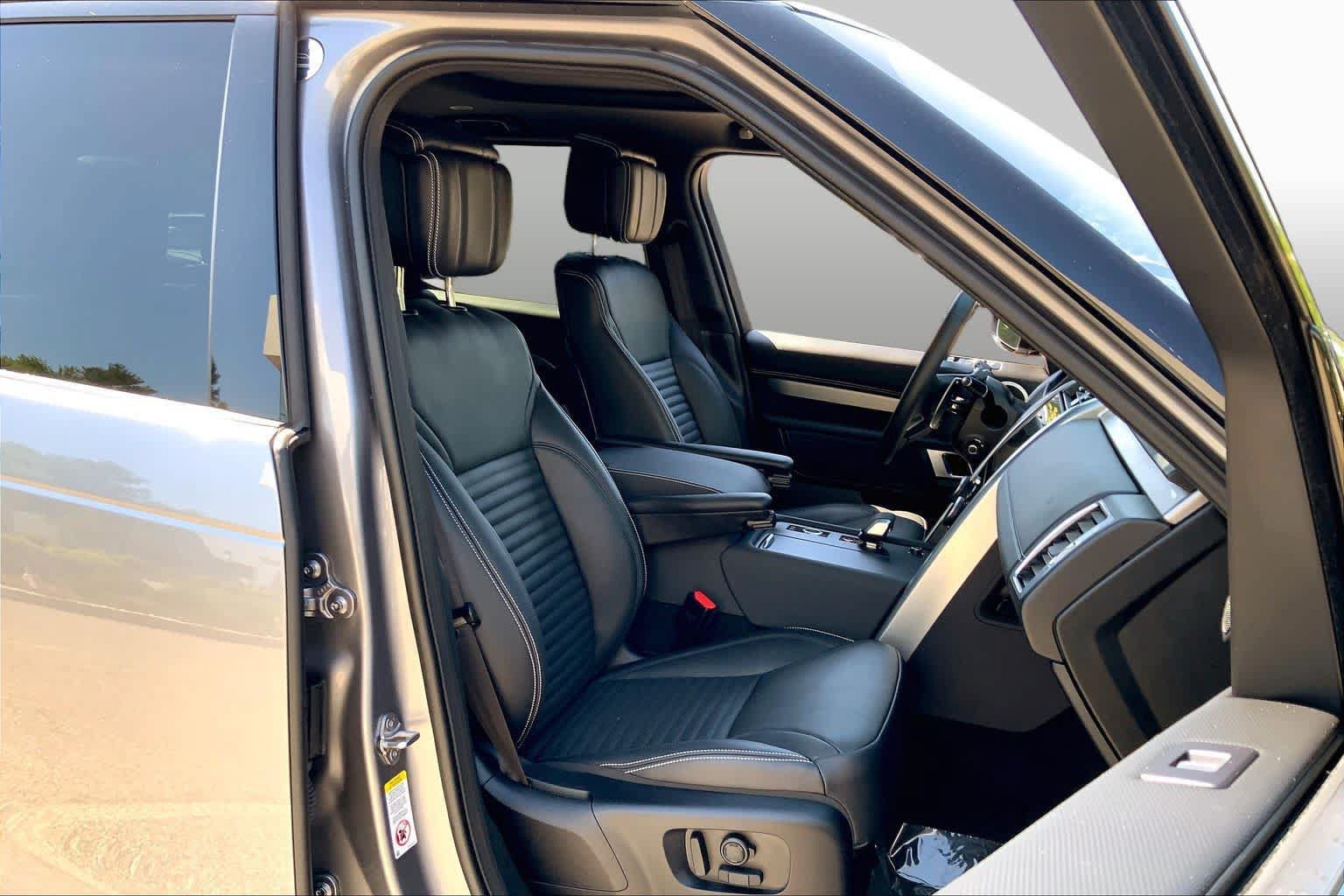 Used 2025 Land Rover Discovery Dynamic SE AWD/4WD image 8
