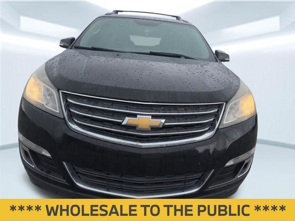 Used 2017 Chevrolet Traverse LT w/ Style and Technology Package FWD image 2