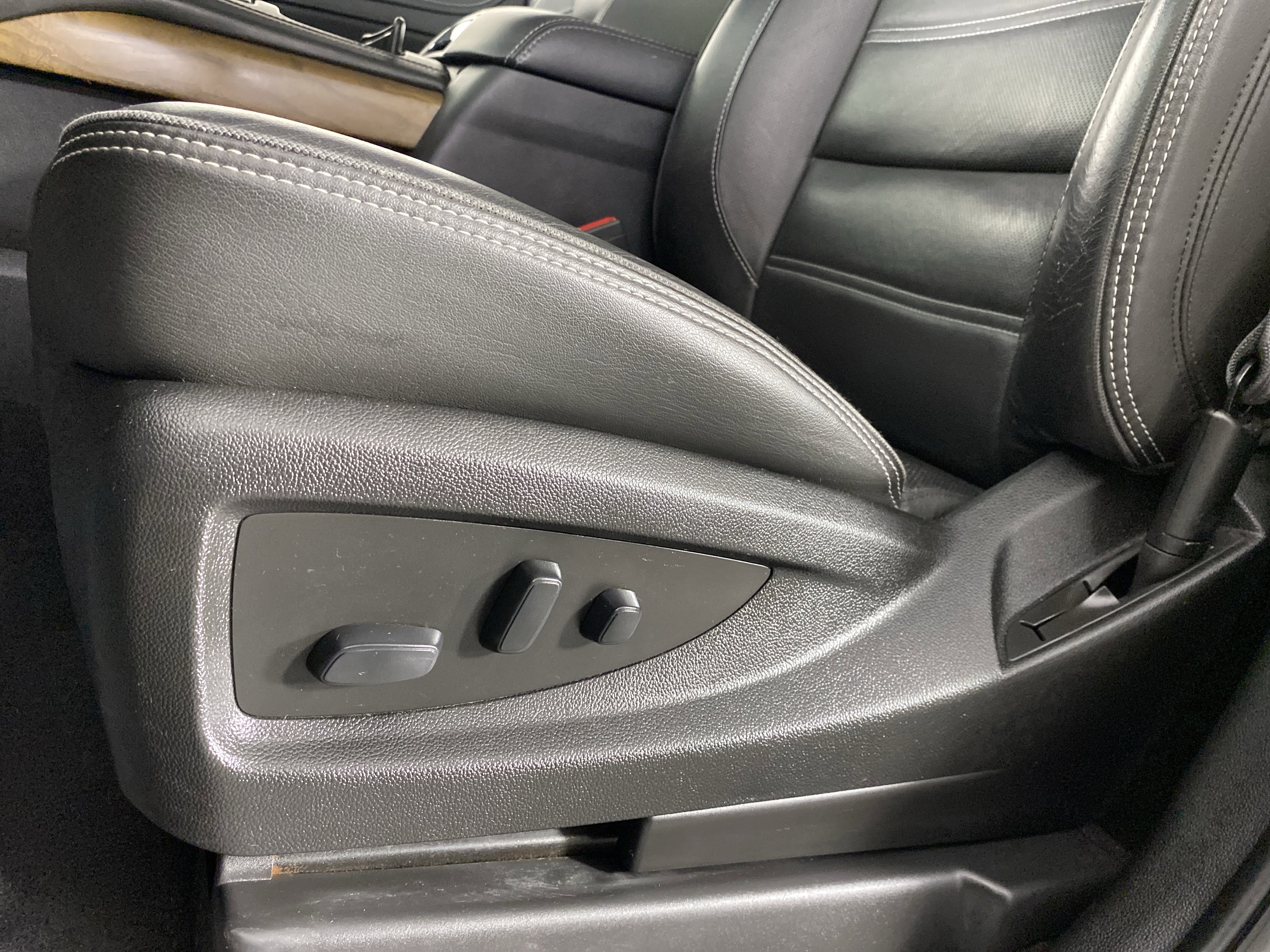 Used 2019 GMC Yukon Denali w/ Denali Ultimate Package image 18