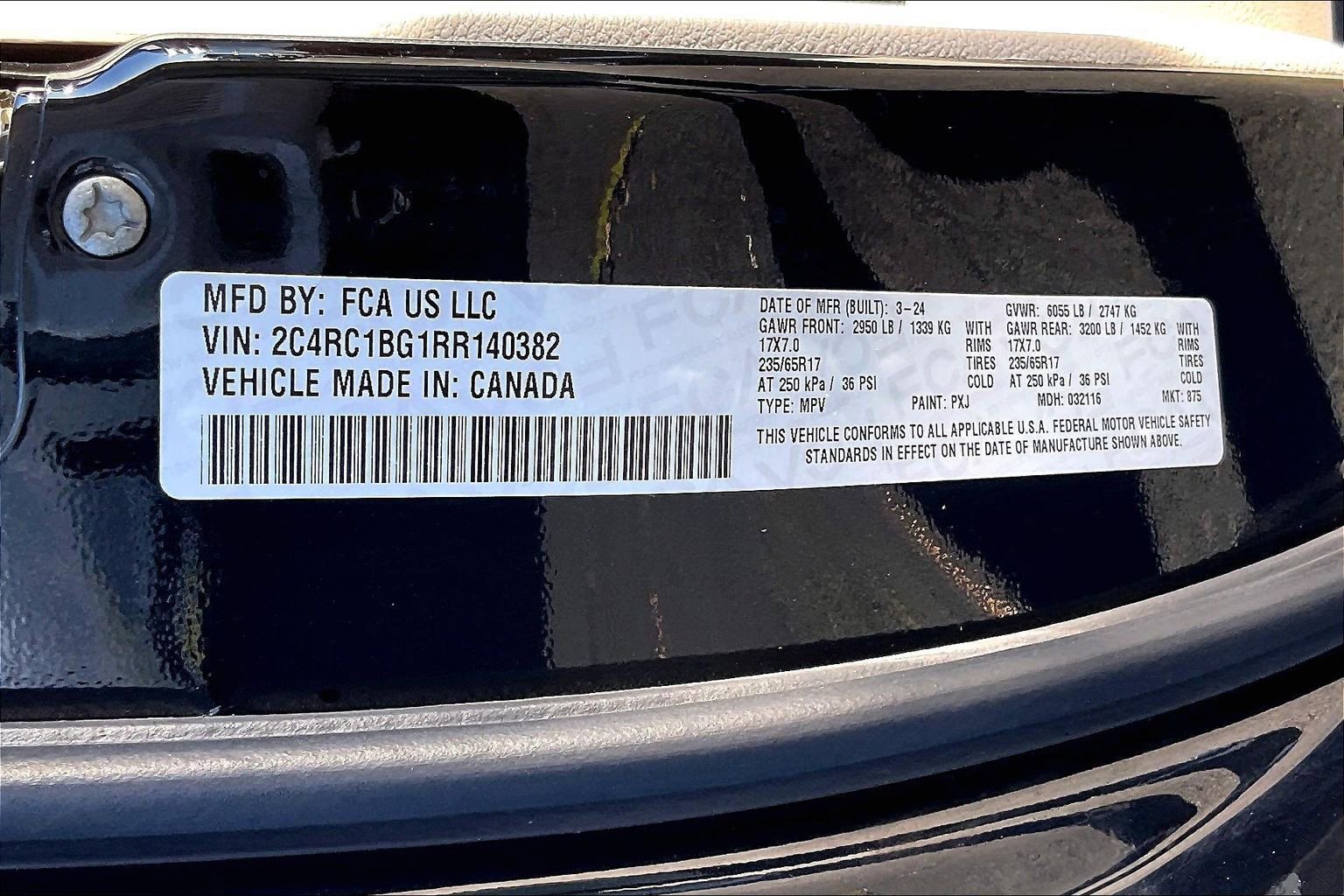 Used 2024 Chrysler Pacifica Touring-L image 29